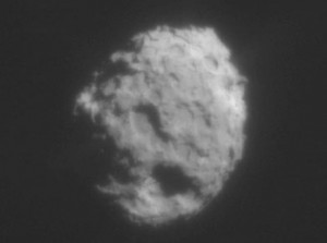 De kern van komeet Wild 2 gefotografeerd door de Stardust-sonde.