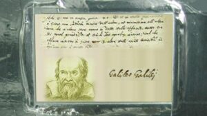 De Galileo plaquette aan boord van de Juno