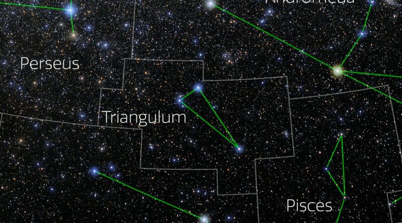 Foto van het sterrenbeeld Driehoek - Triangulum met annotaties van de IAU en Sky & Telescope.