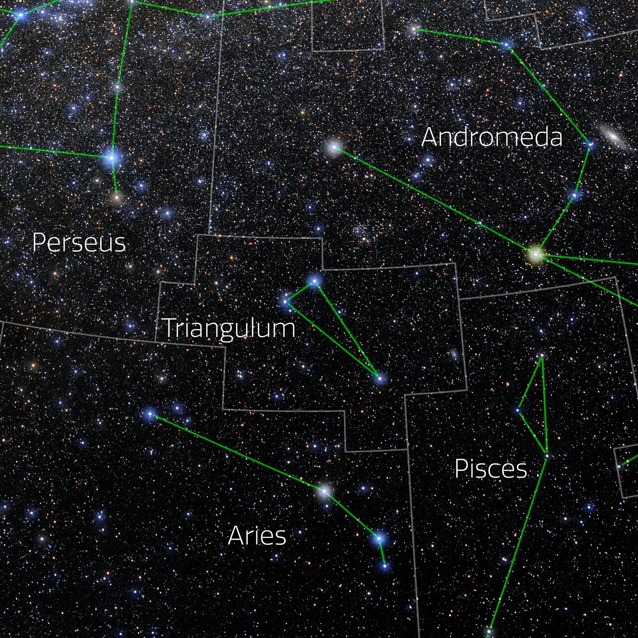 Foto van het sterrenbeeld Driehoek - Triangulum met annotaties van de IAU en Sky & Telescope.