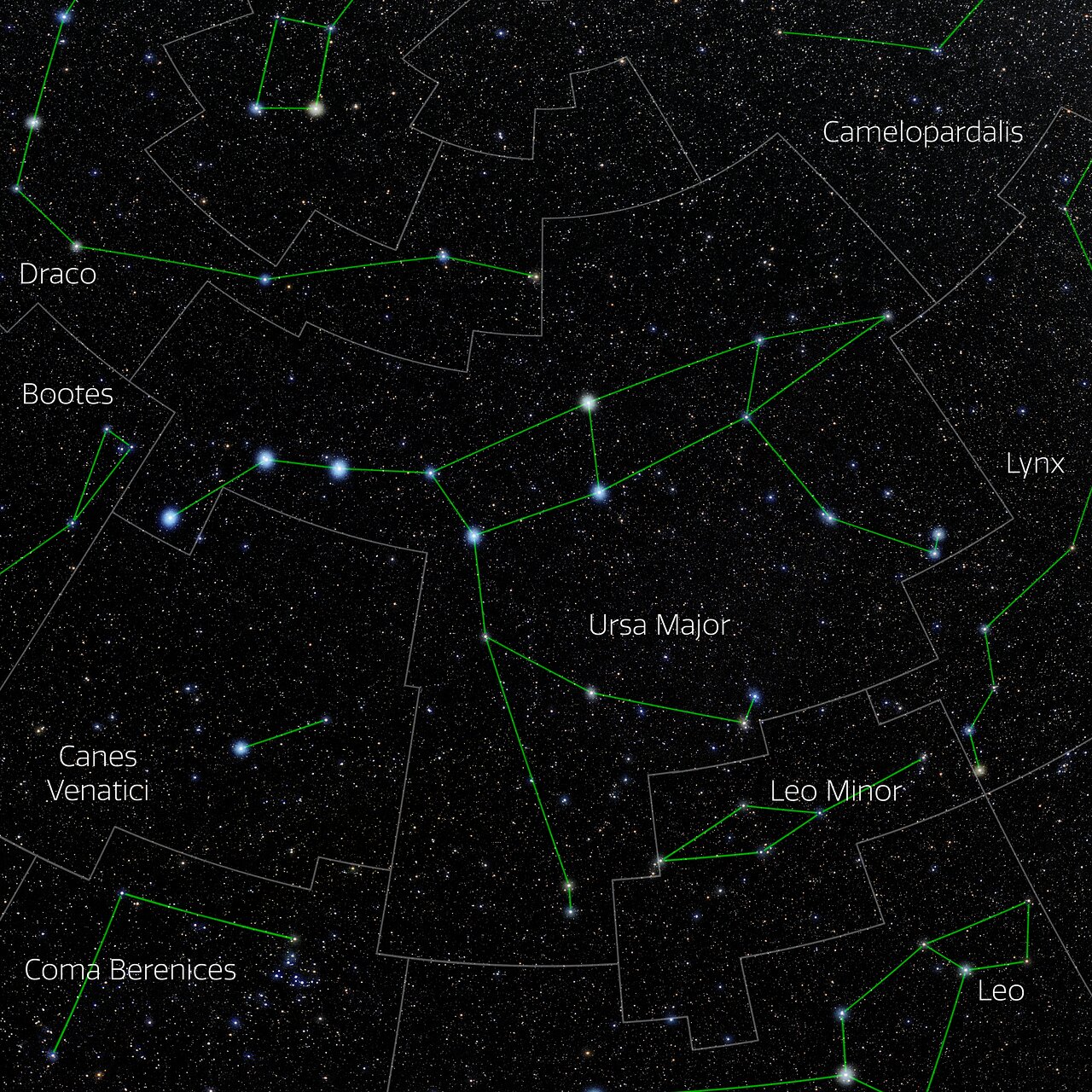 Foto van het sterrenbeeld Grote Beer - Ursa Major met annotaties van de IAU en Sky & Telescope.