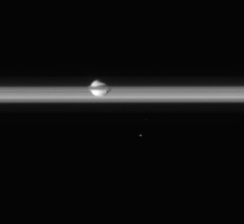 Cassini-opname van de kleine Saturnusmaan Pan