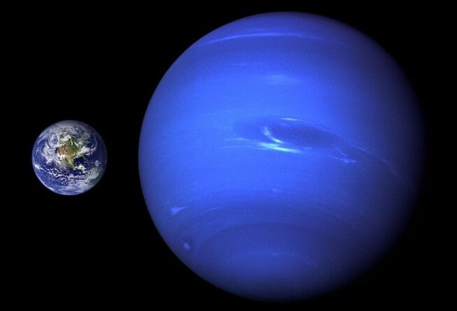 Neptunus vergeleken met de Aarde
