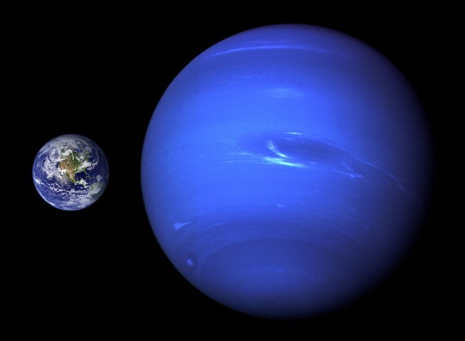 Neptunus vergeleken met de Aarde