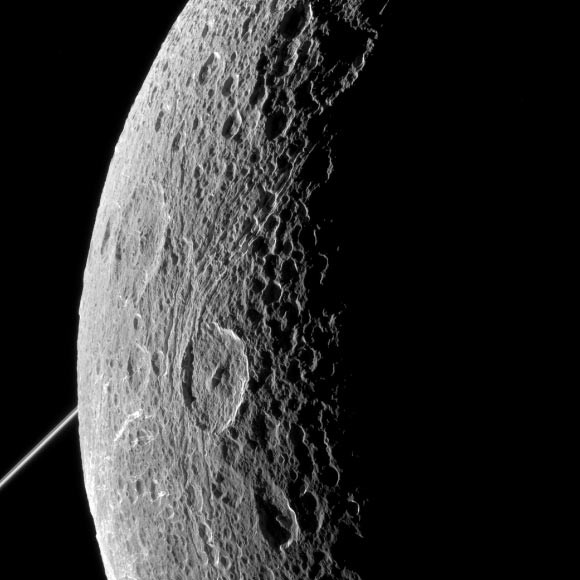 Dione, maan van Saturnus