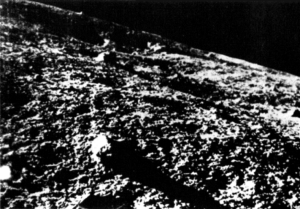 Luna 9 fotografeert het maanoppervlak