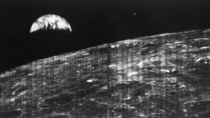 eerste foto van de Aare vanaf de Maan