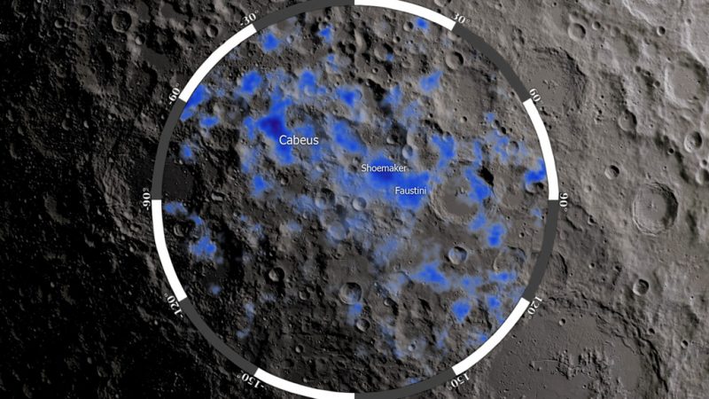 IJs in kraters op de Maan