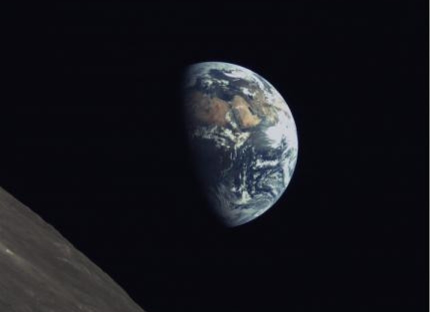 Aarde en de Maan gefotografeerd door de Longjiang 2