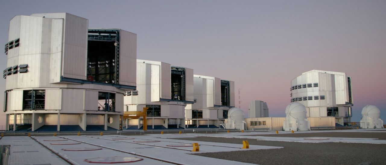 De telescopen die samen de Very Large Telescope vormen