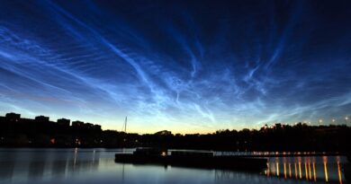 lichtende-nachtwolken-boven-stockholm