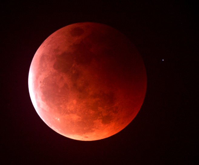 rode Maan tijdens een maansverduistering