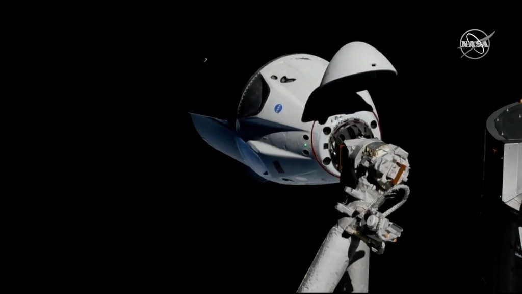 Koppeling van de Crew Dragon aan het ISS
