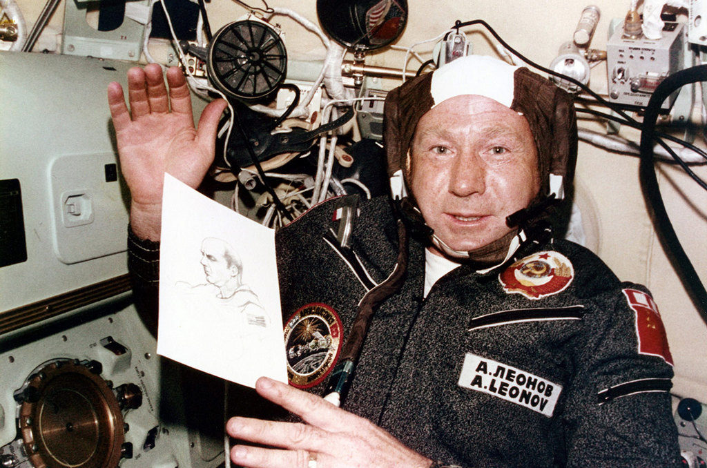 Leonov aan boord van de Apollo-Sojoez Test Project