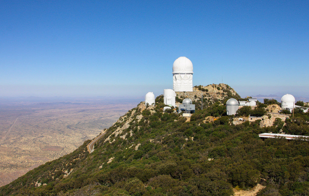 Overzichtsfoto van de Kitt Peak sterrenwacht