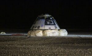 De Boeing CST-100 na de landing in White Sands