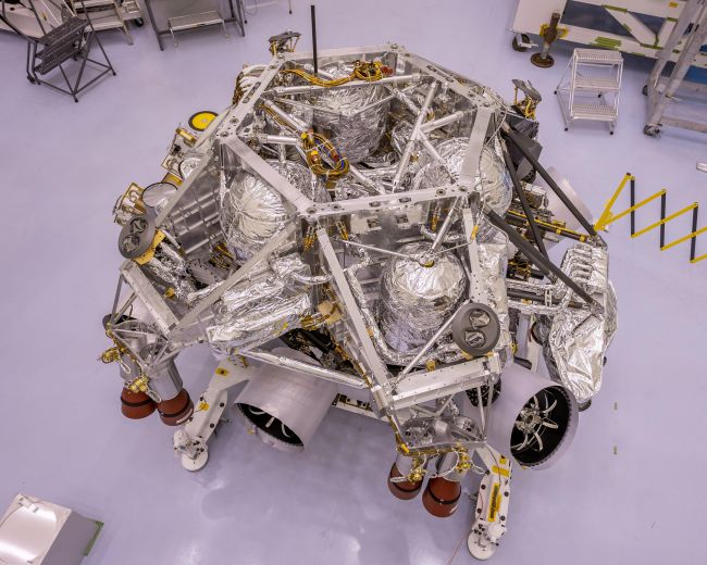 Mars Perseverance rover in clean room bij de NASA