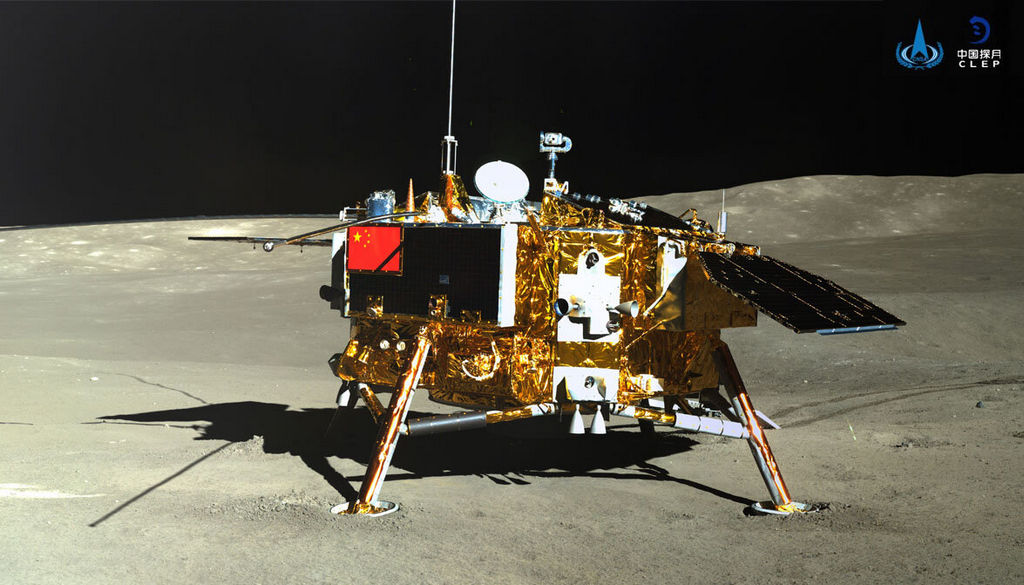 Chang`e 4 gefotografeerd door de maanrover Yutu-2