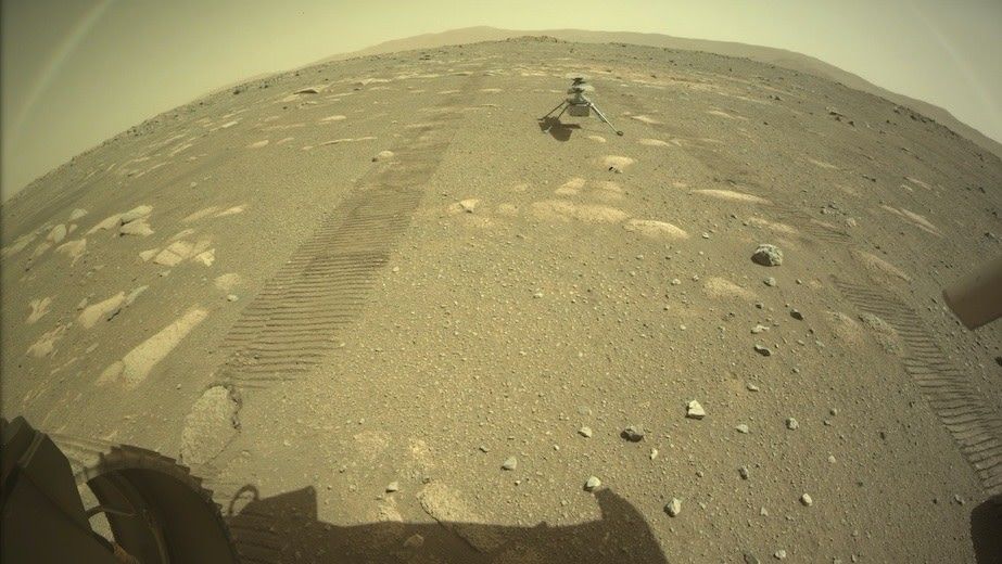 De Ingenuity rover staat op Mars