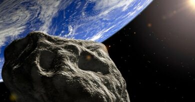 Artist impressie van een grote asteroïde zoals 7335, die langs de Aarde scheert.