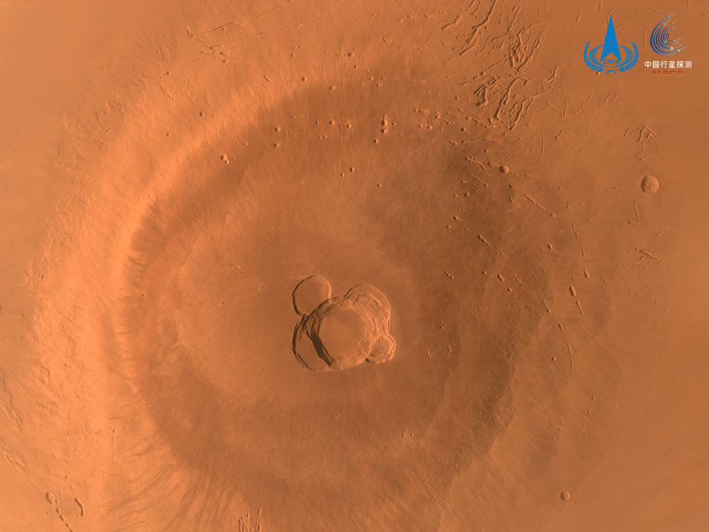 Ascraeus Mons gefotografeerd door Tianwen orbiter