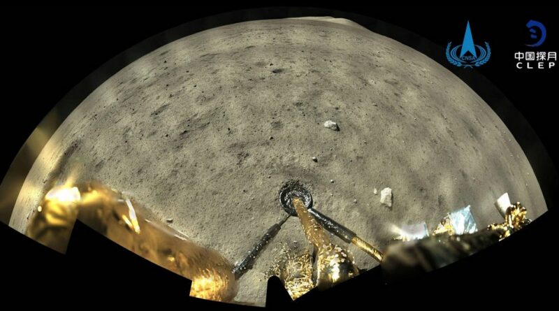 Een afbeelding van het oppervlak van de Maan gemaakt door de panoramische camera aan boord van de Chang’e 5.