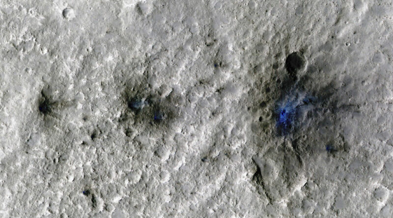 Deze kraters werden gevormd door een meteoroïde-inslag op Mars op 5 september 2021, de eerste die werd gedetecteerd door de InSight lander van de NASA.