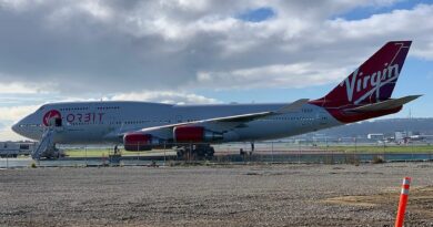 de 747 Cosmic Girl van Virgin Orbit