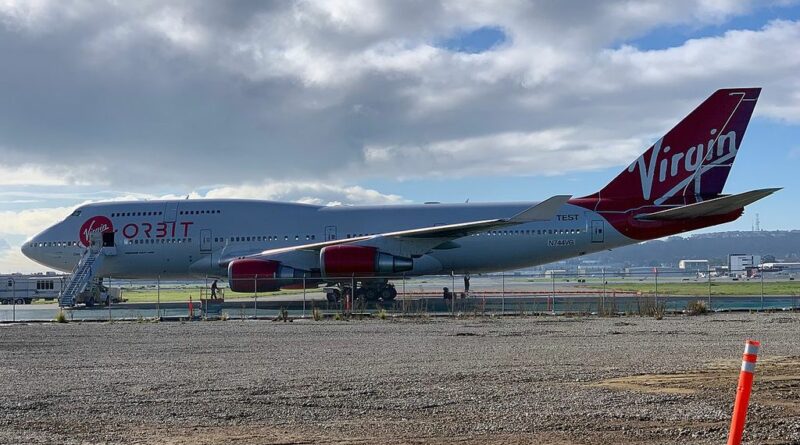 de 747 Cosmic Girl van Virgin Orbit