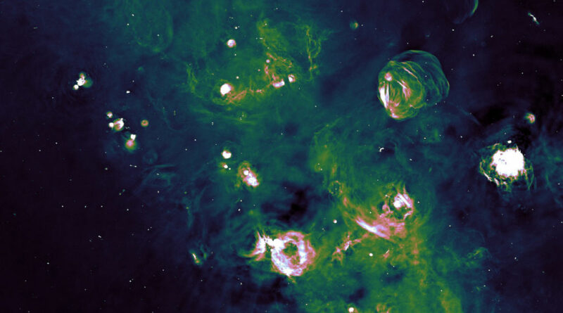 Een deel van het galactische vlak zoals gezien door de ASKAP-radiotelescoop en de Parkes-radiotelescoop