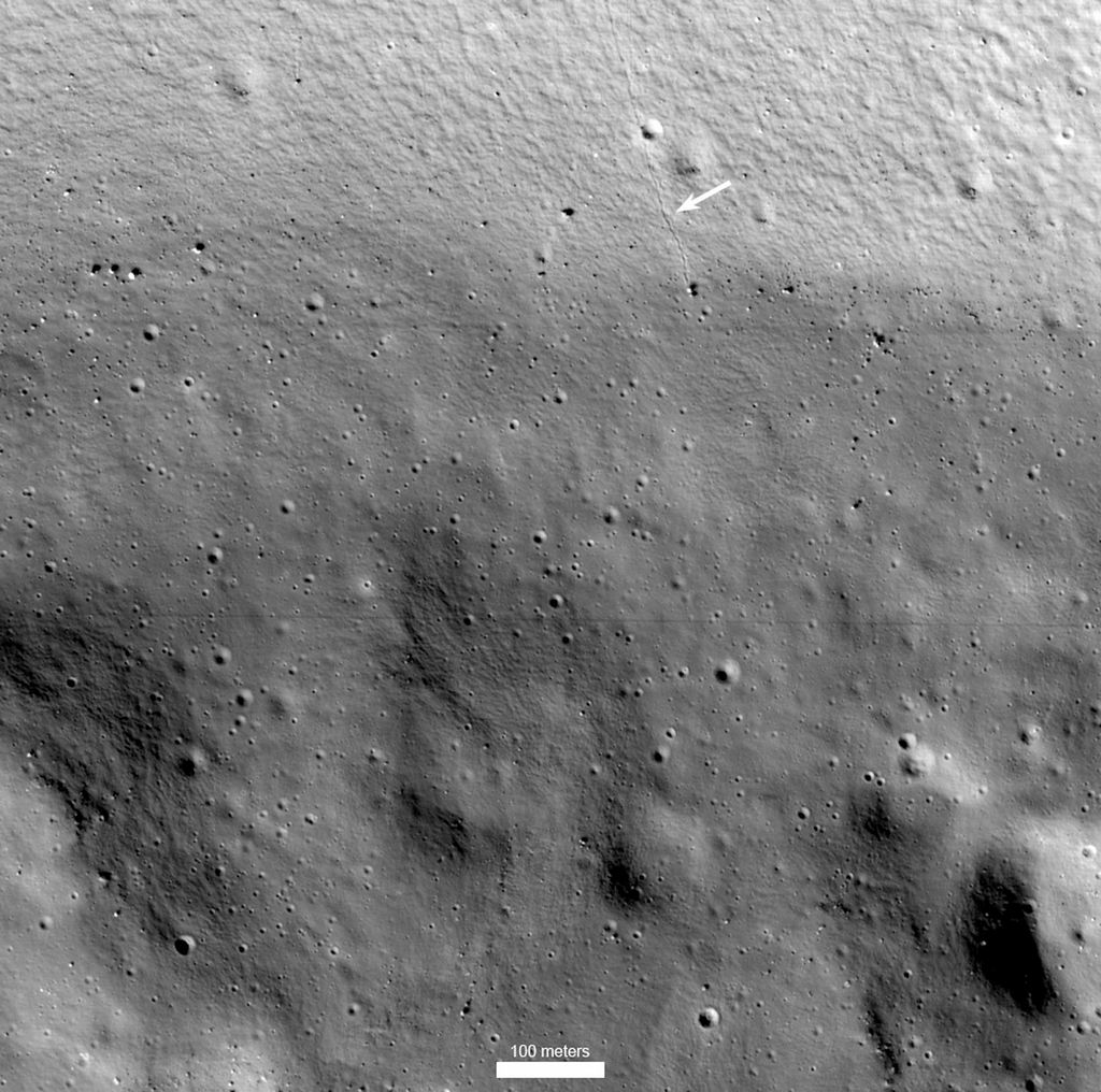 Dit beeld van de Shackleton-krater werd vastgelegd door NASA's ShadowCam-instrument 