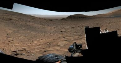 NASA's Curiosity gebruikte zijn Mastcam om deze inslagkrater vast te leggen op een locatie met de bijnaam "Jau"