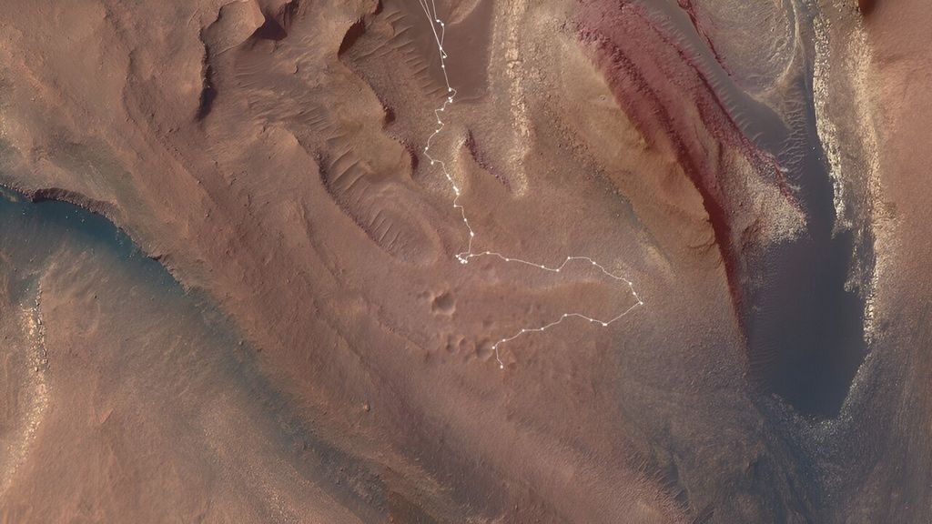 Deze kaart toont de route die NASA's Curiosity Marsrover van mei tot juli nam om de moeilijkste klim van de missie te voltooien.