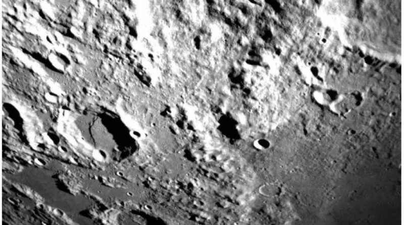 Chandrayaan-3 foto van de verre zijde van de Maan