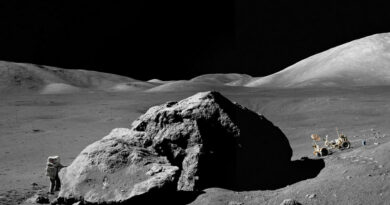 Greer et al. analyseerde kleine zirkoonkristallen in maanstof dat in 1972 werd verzameld door Apollo 17-astronauten.