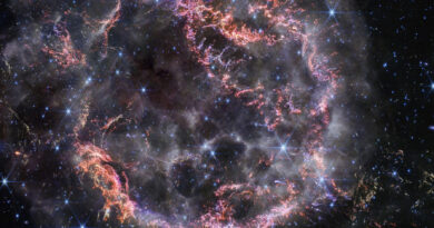 Deze high-definition afbeelding van Webbs NIRCam-instrument onthult ingewikkelde details van het supernova-overblijfsel Cassiopeia A
