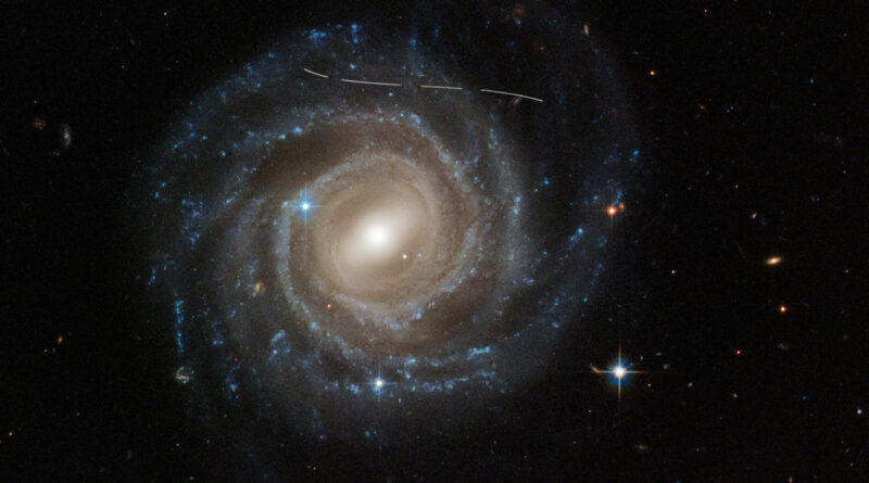 Deze Hubble-opname van het balkspiraalstelsel UGC 12158 ziet eruit alsof iemand er een witte markeerpen naartoe heeft gebracht.