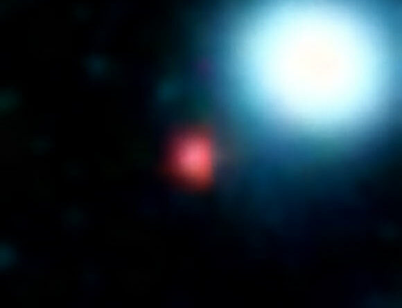 Kleurencompositie opname van het extreme rood, quasarachtige object A2744-QSO1.