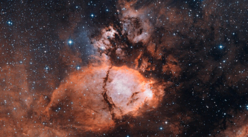 IC 1795 - de Vissenkopnevel in het sterrenbeeld Cassiopeia.
