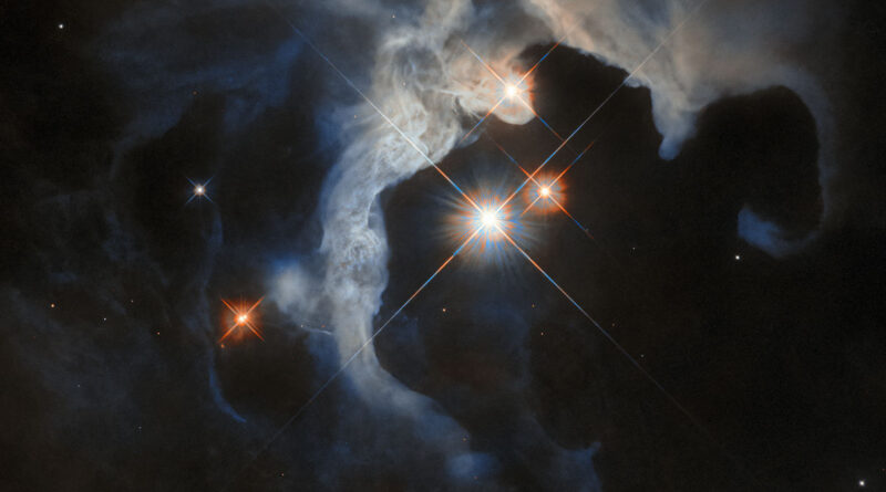 Deze Hubble-opname toont GN 04.32.8, een reflectienevel op zo'n 480 lichtjaar afstand in het sterrenbeeld Stier.