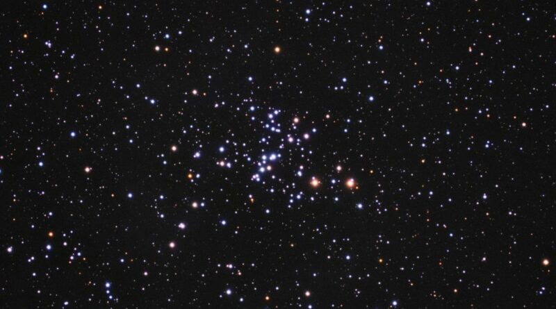De open sterrenhoop Messier 93 in het sterrenbeeld Puppis - Achtersteven