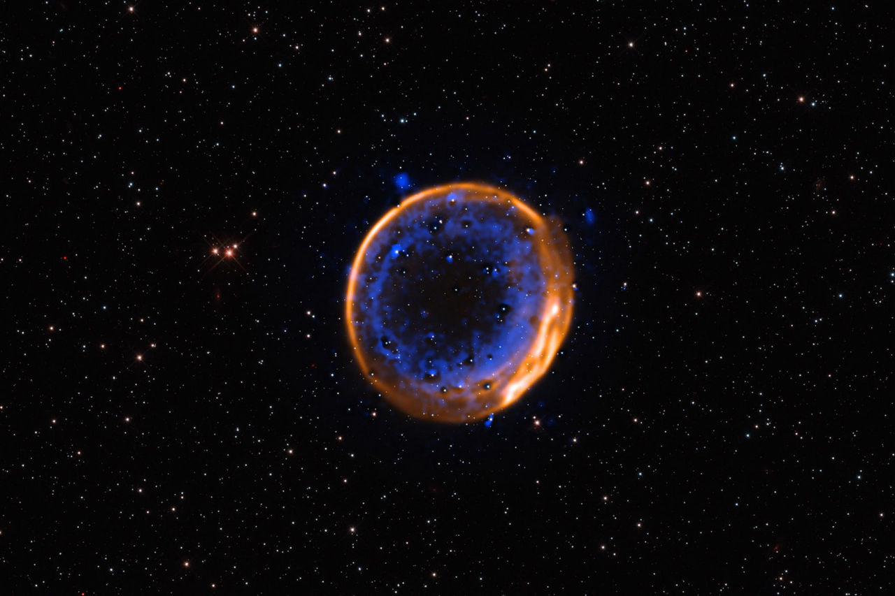 Deze opname, gemaakt met het Multi-Unit Spectroscopic Explorer (MUSE)-instrument op ESO's Very Large Telescope (VLT), toont de supernovarestant SNR 0509-67.5