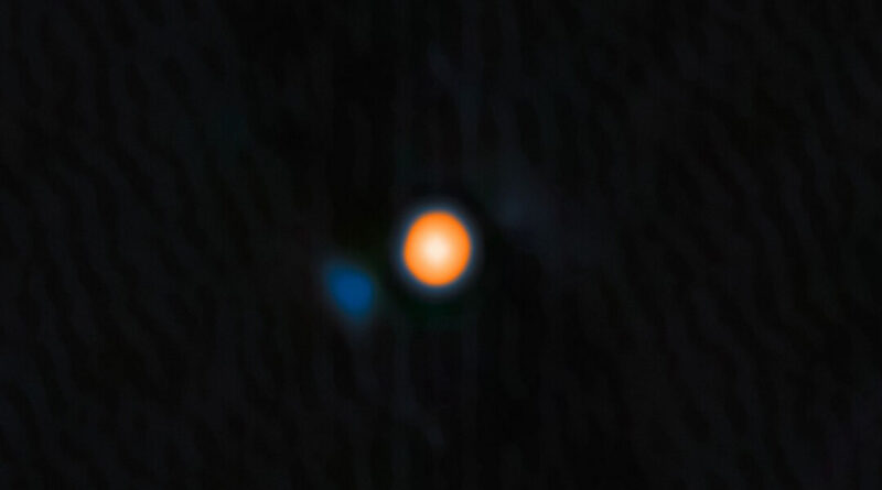 Betelgeuze (rechts) en zijn stellaire begeleider (links).