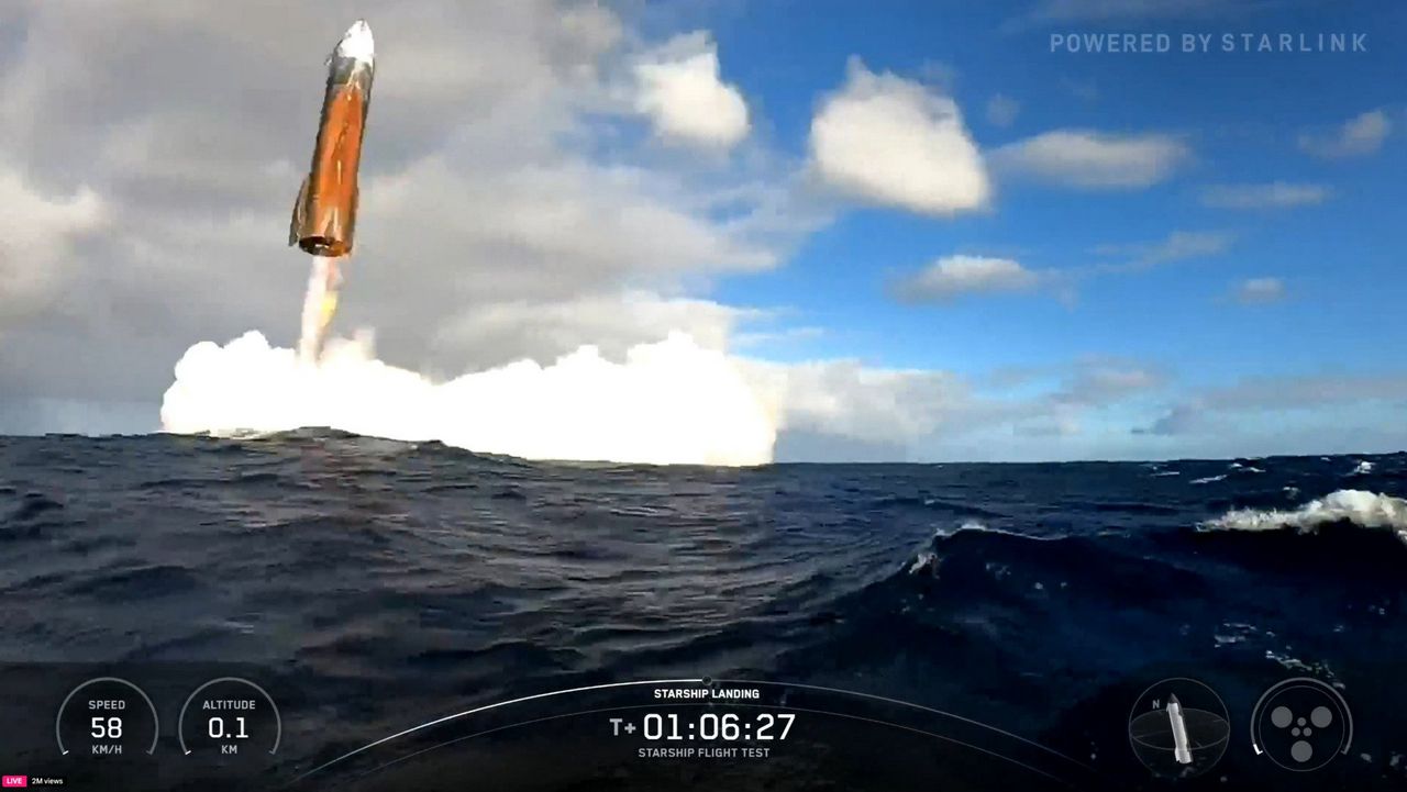 Starship voert een landing uit in de Indische Oceaan.