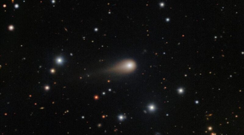 De Gemini South-telescoop in Chili heeft deze gedetailleerde foto gemaakt van de interstellaire komeet 3I/ATLAS, waarop de brede coma en staart te zien zijn.