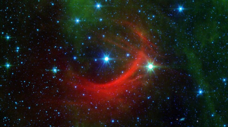 De boeggolf van Kappa Cassiopeiae, vastgelegd in infrarood licht door de Spitzer Space Telescope.
